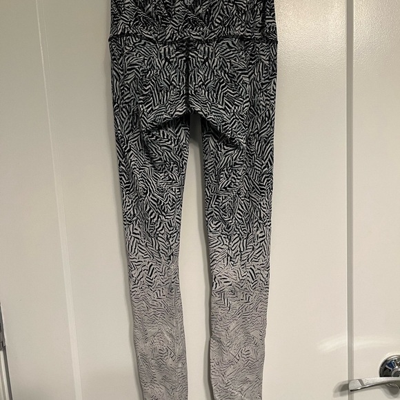 Lululemon Wunder Under Leggings Dazzle Nulux Alpine White Black, Size 4 - Picture 7 of 15